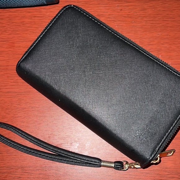 Black Design Wallet - Picture 2 of 3